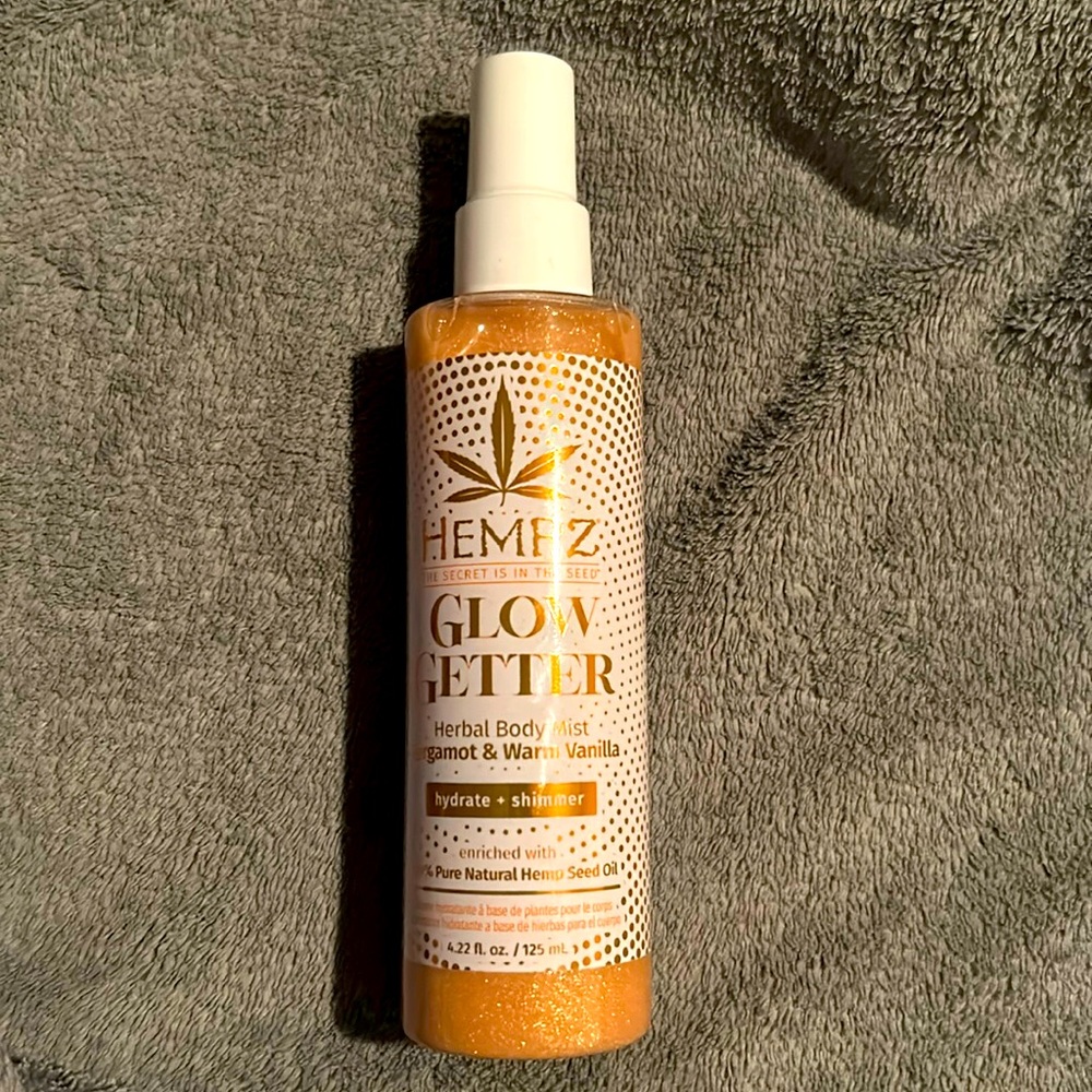 Hempz Glow Getter Herbal Body Mist - bergamot and warm vanilla